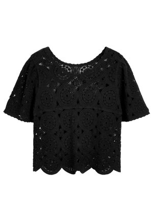 Haut court en crochet noir à manches courtes avec des motifs floraux circulaires et un ourlet festonné, doté d'un large col rond.