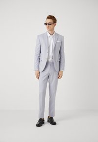 Isaac Dewhirst THE FASHION SUIT SET - Completo - lilac
