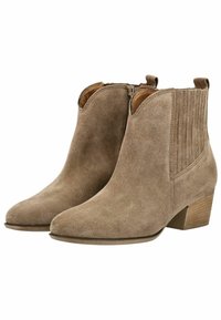 Stivaletti in suede color marrone chiaro con punta affilata e tacco basso impilato. Presentano lati elastici e pannellature testurizzate per un tocco di dettaglio in più.