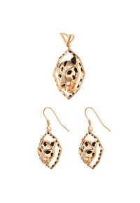 Sada šperků ve zlatém tónu se šperkem s leopardí hlavou, doplněná černými akcenty a průhlednými rhinestony, spárovaná s náušnicemi ve tvaru leopardí hlavy v podobném designu.