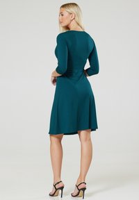 Chelsea Clark FLARED MATERNITY 3/4 SLEEVES - Džersejové šaty - dark green