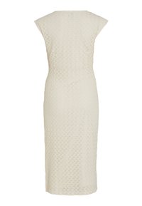 Robe beige sans manches, longueur genou, avec un subtil motif géométrique texturé, taille cintrée et encolure bateau visible de dos.