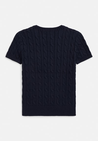 Temno modra kratkoročna pulover pletena z teksturiranim vzorcem pletenic ter rebrastim zaključkom na izrezu in spodnjem robu.