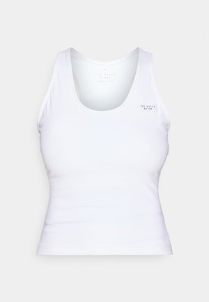 Hvit tanktopp laget av glatt stoff, med rund hals, ermeløs design og et lite merke foran.