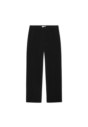 Mustat suorat housut, valmistettu sileästä kankaasta. Varustettu kahdella sivutaskulla ja suoralla etuosalla, jossa on keskelle painetut taitokset viimeistellyn ilmeen takaamiseksi.