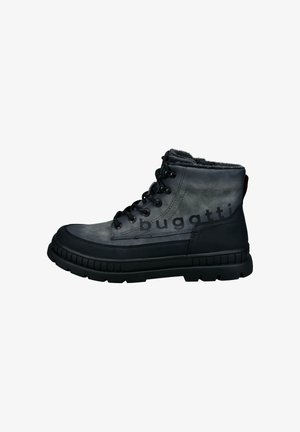 Schwarz-grau geschnürter Winterstiefel mit kuscheligem Futter und "Bugatti"-Markierung an der Seite, entworfen für den Außenbereich.