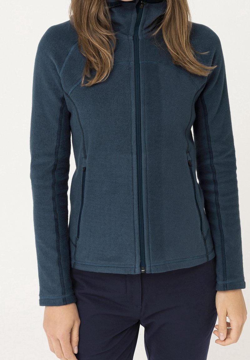 Fleece jacket in dark blue with a full zip, raglan sleeves, side pockets, and contrasting stitching. Soft texture and tailored fit.