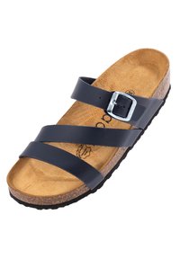 Sandalo blu navy con tre cinghie in pelle incrociate, fibbia in argento regolabile e soletta in sughero. Suola in gomma scura con finitura testurizzata.