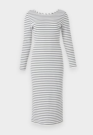 Langsleeve gestreepte jurk van ribstof in het wit met navyblauwe horizontale strepen. Heeft een bootnek en een getailleerde silhouet.