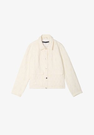Gequilted jasje in crèmekleur, met een kraag en zilveren drukknoopjes, en twee voorzakken. Zachte textuur, cropped ontwerp.