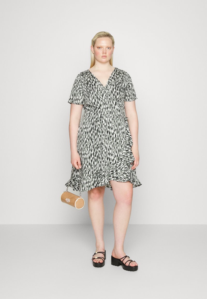 Damen Freizeitkleider | ONLY Carmakoma CARLIVIA WRAP KNEE DRESS Freizeitkleid balsam green/hellgrün - OX70735 Damen Freizeitkleider | ONLY Carmakoma CARLIVIA WRAP KNEE DRESS Freizeitkleid balsam green/hellgrün - OX70735
