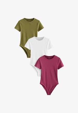 Trīs īsajām piedurknēm apģērbs olīvzaļā, baltā un bordo krāsā. Izgatavots no kokvilnas, ar apaļu kakla izgriezumu un elastīgu piegulšanu.