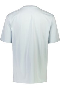 Vaaleansininen lyhythihainen t-paita pyöreällä kauluksessa, sileä kangas ja rento istuvuus. Takana on yksinkertainen, koristamaton design.