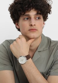 Fossil THE MINIMALIST - Uhr - braun