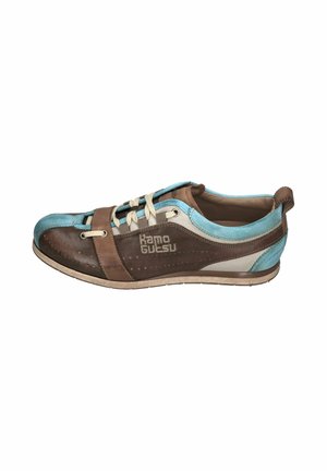 Low-top casual sneaker with brown, light blue, and beige panels, cream laces, and "Kamo Guesu" branding on the side.