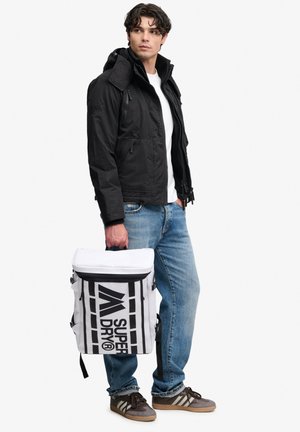 Superdry & Co, SUPERDRY OUTDOOR 30L TARP BACKPACK UNISEX - Tagesrucksack - brilliant white