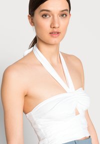 Abercrombie & Fitch BARE SCARF HALTER - Top - brilliant white