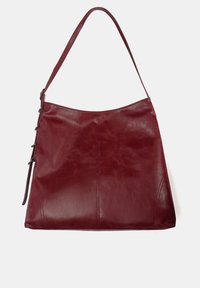Burgunderfarbene Lederhandtasche mit einer geschwungenen Form, verstellbarem Schultergurt und dezentem Steppdetail. Glatte Textur mit glänzendem Finish.