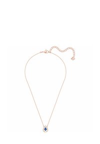 Náhrdelník z ružového zlata s hruškovito tvarovaným modrým drahokamom obklopeným priehľadnými kameňmi, s jemným nastaviteľným reťazcom a zapínaním na háčik.