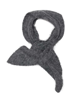 Szary, puszysty szalik o miękkiej teksturze, z trójkątnym wzorem i zaokrąglonymi brzegami, odpowiedni do różnych stylów i okazji.