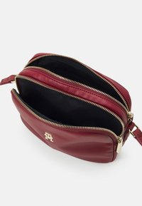 Tommy Hilfiger POPPY PLUS  - Umhängetasche - rouge