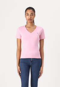Tommy Hilfiger SLIM CODY V NECK - Basic T-shirt - classic pink