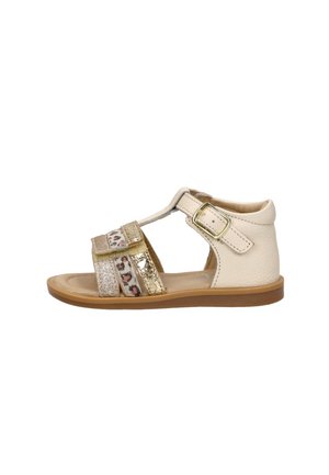 Sandale à bout ouvert pour enfant en cuir beige, avec boucle dorée et brides avant présentant des paillettes, un imprimé léopard et des textures métalliques.