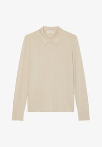 Unselected, dusty field