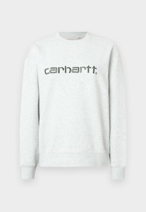 Sudadera gris claro con cuello redondo, puños y dobladillo de canalé. Presenta el logo "carhartt." impreso en gris oscuro en la parte delantera.