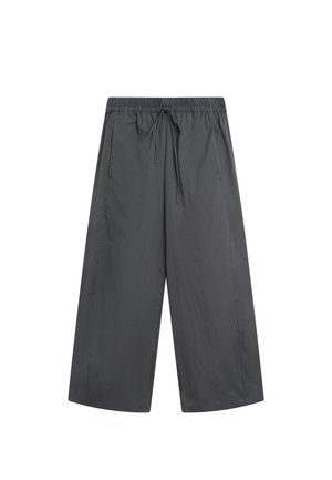 Massimo Dutti, CROPPED TECHNICAL BARREL FIT PANTS - Pantaloni - blue