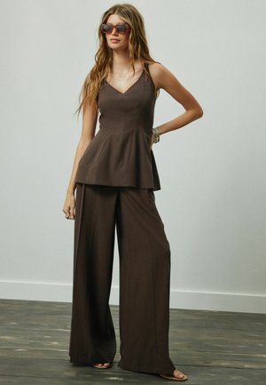 Next, REGULAR FIT - WIDE LEG TROUSERS . - Bukser - chocolate brown