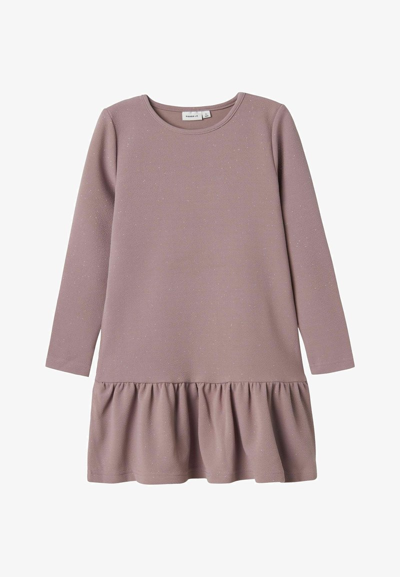 Robe mauve à manches longues avec un col rond et un ourlet volanté, confectionnée dans un tissu texturé avec des détails subtilement scintillants.