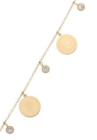 Guldkædearmbånd med runde charms; to medaljoner med præget profil og en diamant-lignende accenter, der tilføjer visuel kontrast.