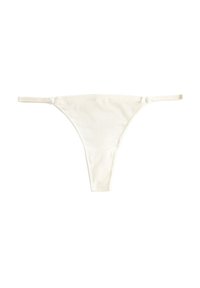 Vit tanga gjord av ett mjukt, strukturerat tyg med tunna sidband och minimal täckning, med en sömlös design och släta kanter.