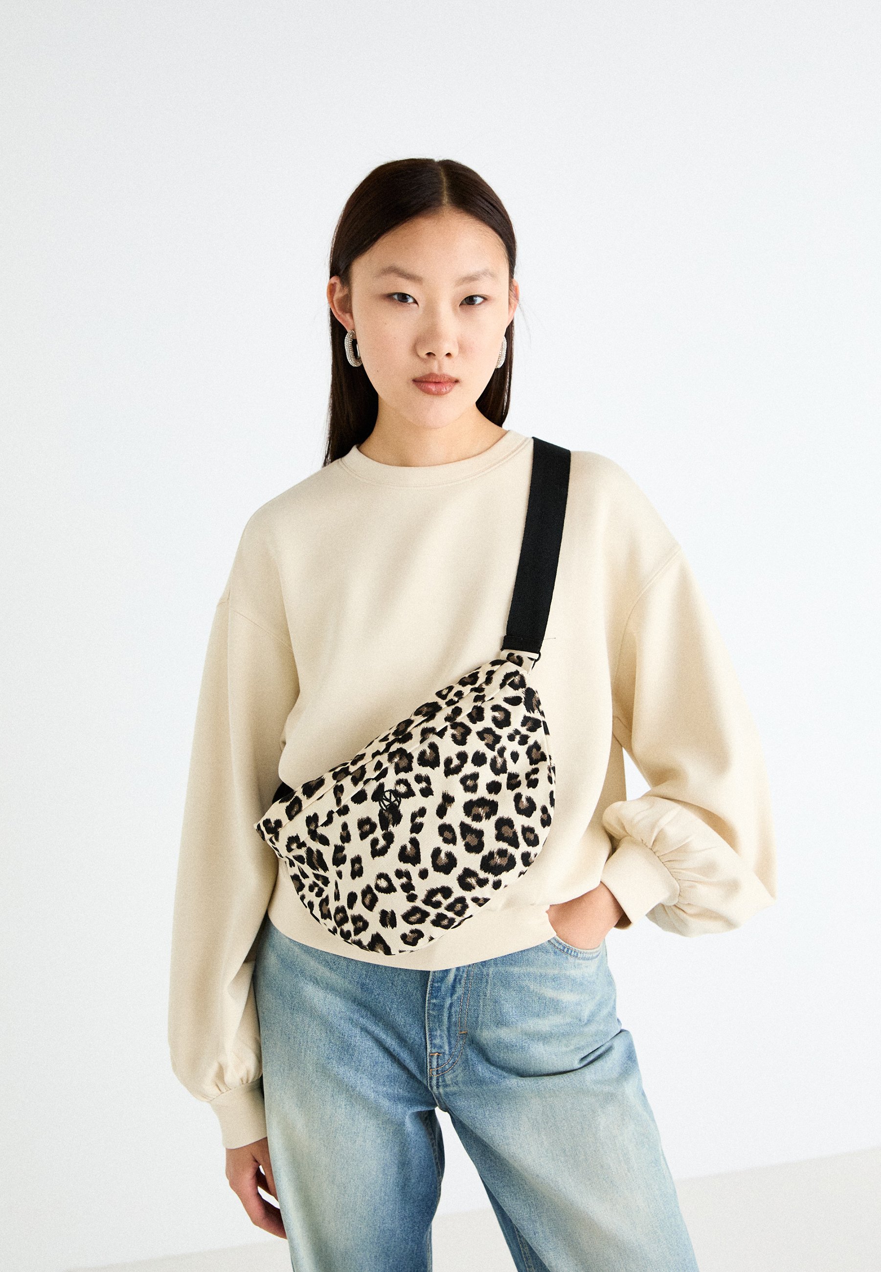 New Era LEOPARD QUILTED WAIST BAG - Bum bag - black/brown