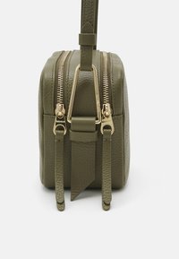 Coccinelle MALORY - Borsa a tracolla - laurel green