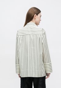 DAY Birger et Mikkelsen MYLO DELICATE STRIPES - Blusa com botões - pistachio