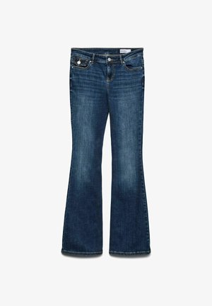 Ausgestellte Denim-Jeans in dunklem Indigo mit subtiler Ausbleichung, fünf Taschen und Metallbeschlägen, ausgestattet mit einem klassischen Taillenbund und geradem Schnitt.