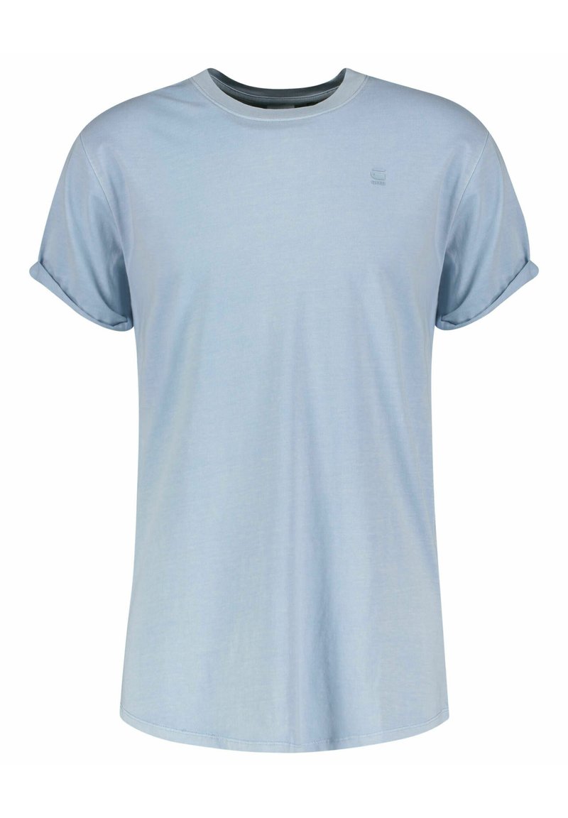 Lichtblauw T-shirt met korte mouwen, gemaakt van glad stof, met een ronde hals en opgerolde mouwen. Eenvoudig ontwerp zonder zichtbare patronen of accenten.
