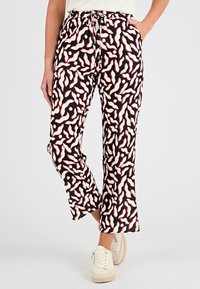 Pantaloni neri con un accattivante motivo astratto nei toni crema e rosso, dal taglio rilassato, con vita regolabile e una sottile texture.