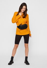 Pieces LONDON NOOS  - Shorts - black