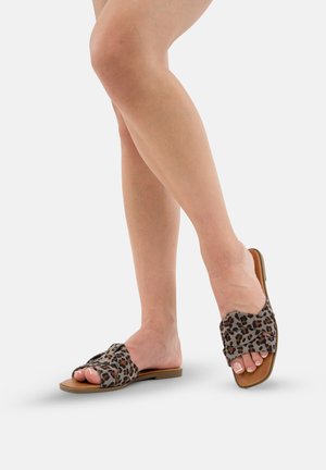 Sandales à glissière avec imprimé léopard, dotées d'une tige en tissu doux, d'un design à bout ouvert et d'une semelle plate. Soulignées par un style de sangle croisée.