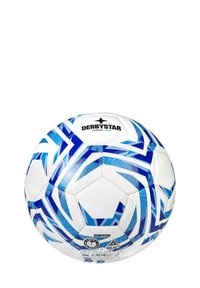 Pallone da calcio bianco con design geometrici blu. Materiale sintetico; presenta una superficie testurizzata e un marchio prominente sulla parte superiore.