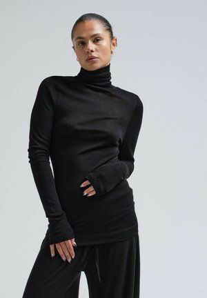 LOLA - Langarmshirt - black