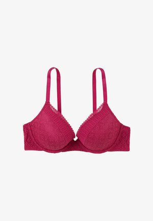 Soutien-gorge en dentelle fuchsia avec des bonnets triangulaires, des bretelles réglables et des bords festonnés. Présente des motifs floraux et une surface texturée.