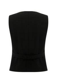 Gilet nero su misura con silhouette aderente, spalline larghe e vita con cintura. Presenta due bottoni sul retro e una texture liscia.