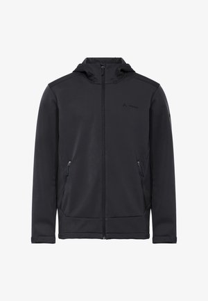 Chaqueta softshell negra con capucha, cremallera completa en la parte delantera, dos bolsillos laterales con cremallera y mangas largas, diseñada para uso al aire libre.