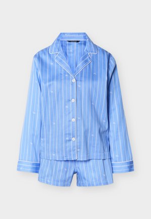 Šviesiai mėlynas moteriškų pižamų rinkinys su baltomis vertikaliomis juostelėmis, ilgomis rankovėmis užsegamas viršus ir derančios šortai.