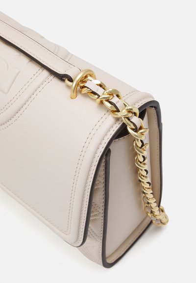 Tory Burch FLEMING CONVERTIBLE SHOULDER BAG - Cross body bag - new cream