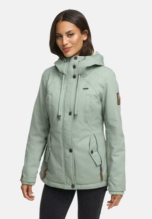 Veste vert menthe avec une fermeture éclair et des boutons-pression. Dispose d'une capuche, de poches latérales et d'accents en tissu au niveau des poignets et des épaules.